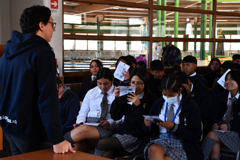 Charla vocacional de la Universidad San Sebastián orienta a estudiantes salesianos